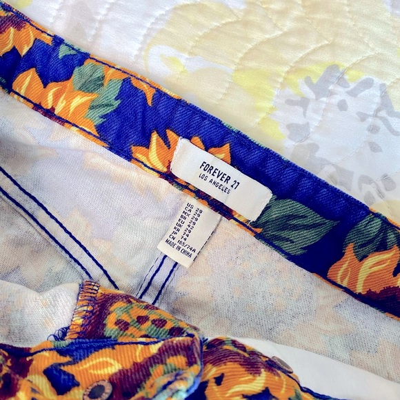 🌻Forever 21🌻 Denim Sunflower Print Shorts - Picture 5 of 5